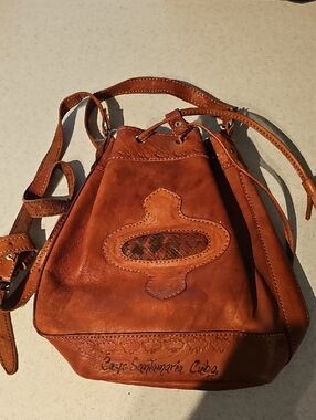 Source Unknown Tan Leather Crossbody Bag with Embossed Patch